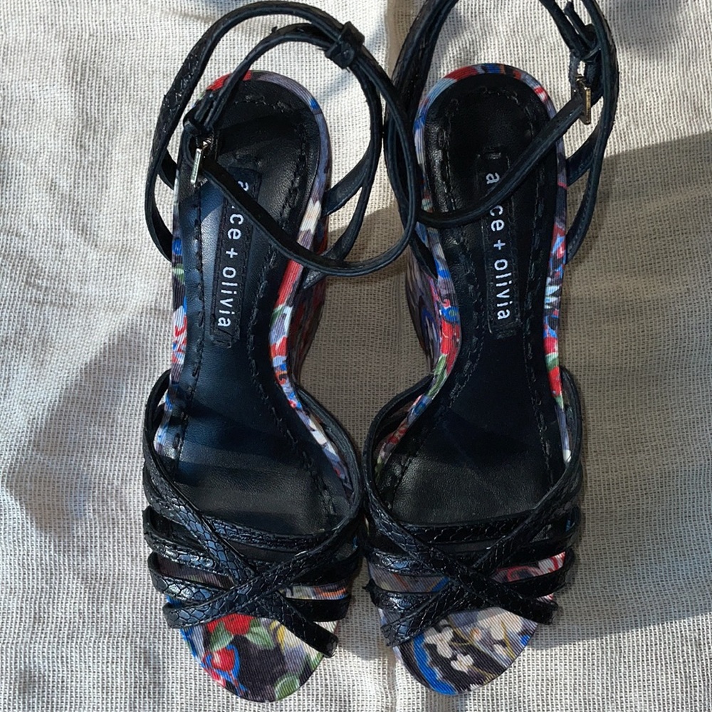 (SOLD) Alice & Olivia floral Wedge sandals Size 35 Rare - Picture 7 of 15